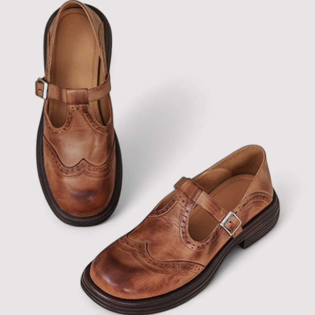 Rutschfeste Riemenschuhe für Damen. Diese eleganten Alltagsschuhe bieten Sicherheit und Stil.