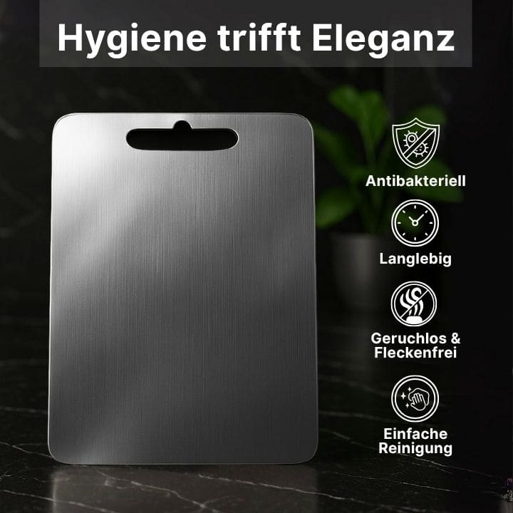 Titan-Schneidebrett im Einsatz beim Gemüseschneiden, demonstriert Langlebigkeit und einfache Reinigung.