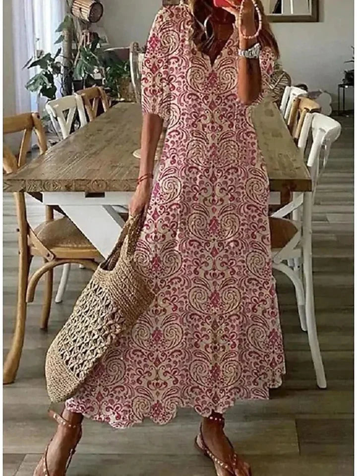 Maxikleid in Beige, fließendes Design, Bohème-Print. Luftig, ideal für Sommer; passt zu Strand und Gartenparty.