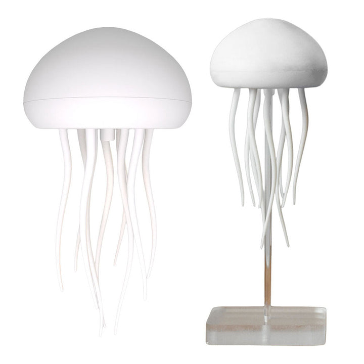 "Mehrfarbige Nachtlampe mit schwimmenden Quallen für beruhigendes Licht und entspannende Atmosphäre im Raum."