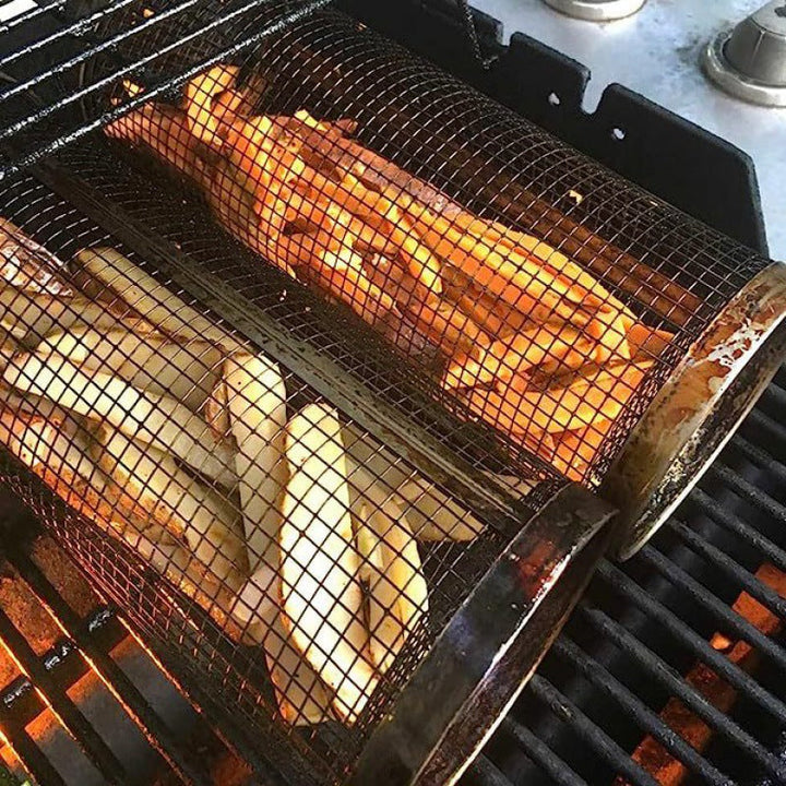Metall-Grillkorb für BBQ, perforiertes Design, ergonomische Griffe, ideal für Fleisch, Gemüse und Meeresfrüchte.