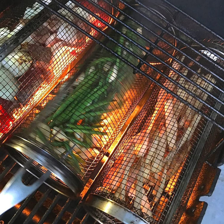 Metall-Grillkorb für BBQ, perforiertes Design, ergonomische Griffe, ideal für Fleisch, Gemüse und Meeresfrüchte.