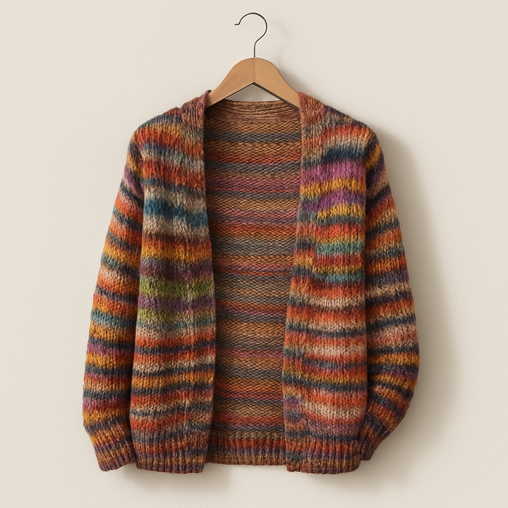 "Mette Strickjacke Damen, mehrfarbig, weiches Strickmaterial, lockere Passform, farbenfroh und stilvoll, Vorderansicht"