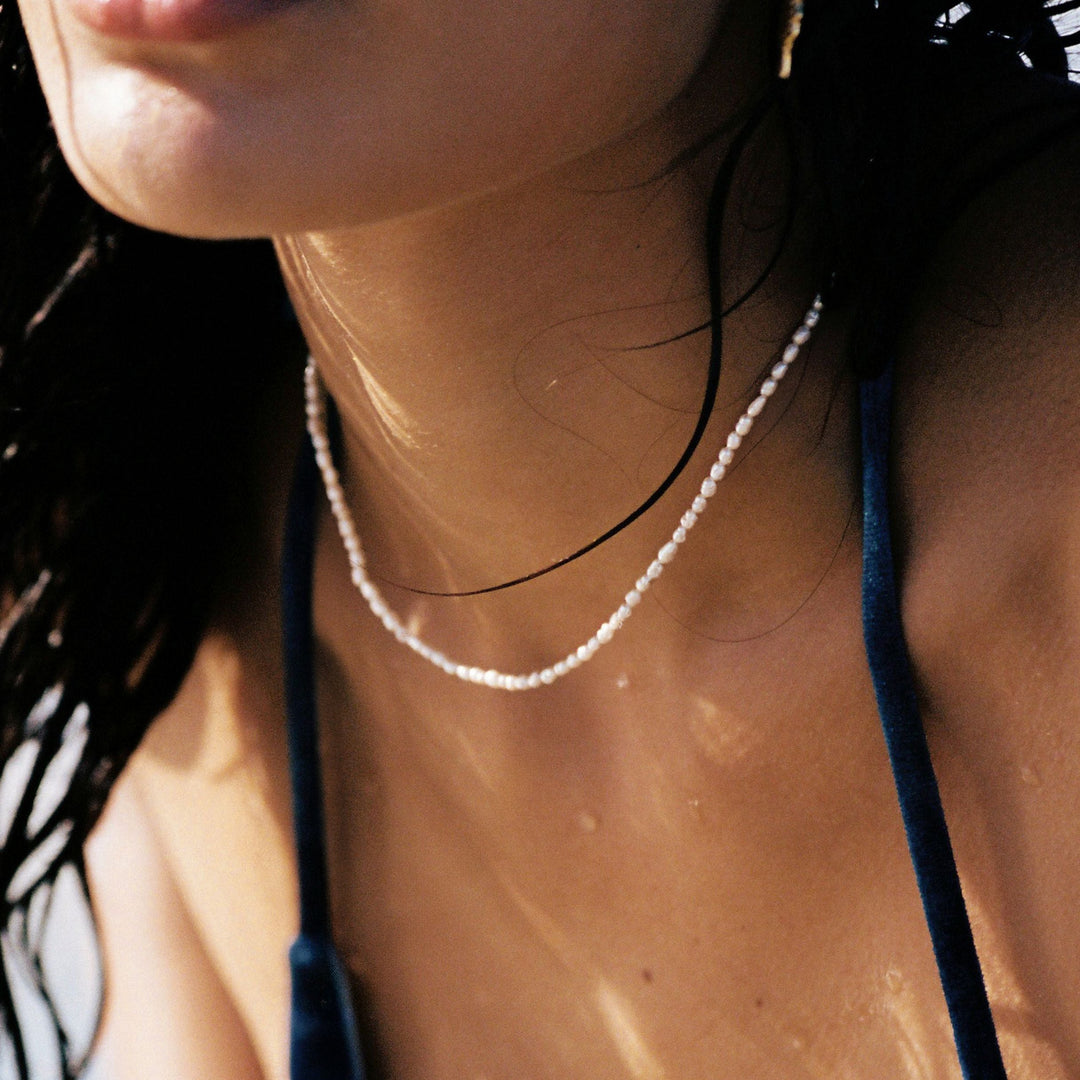 Elegante Perlenkette für Damen im sommerlichen Look