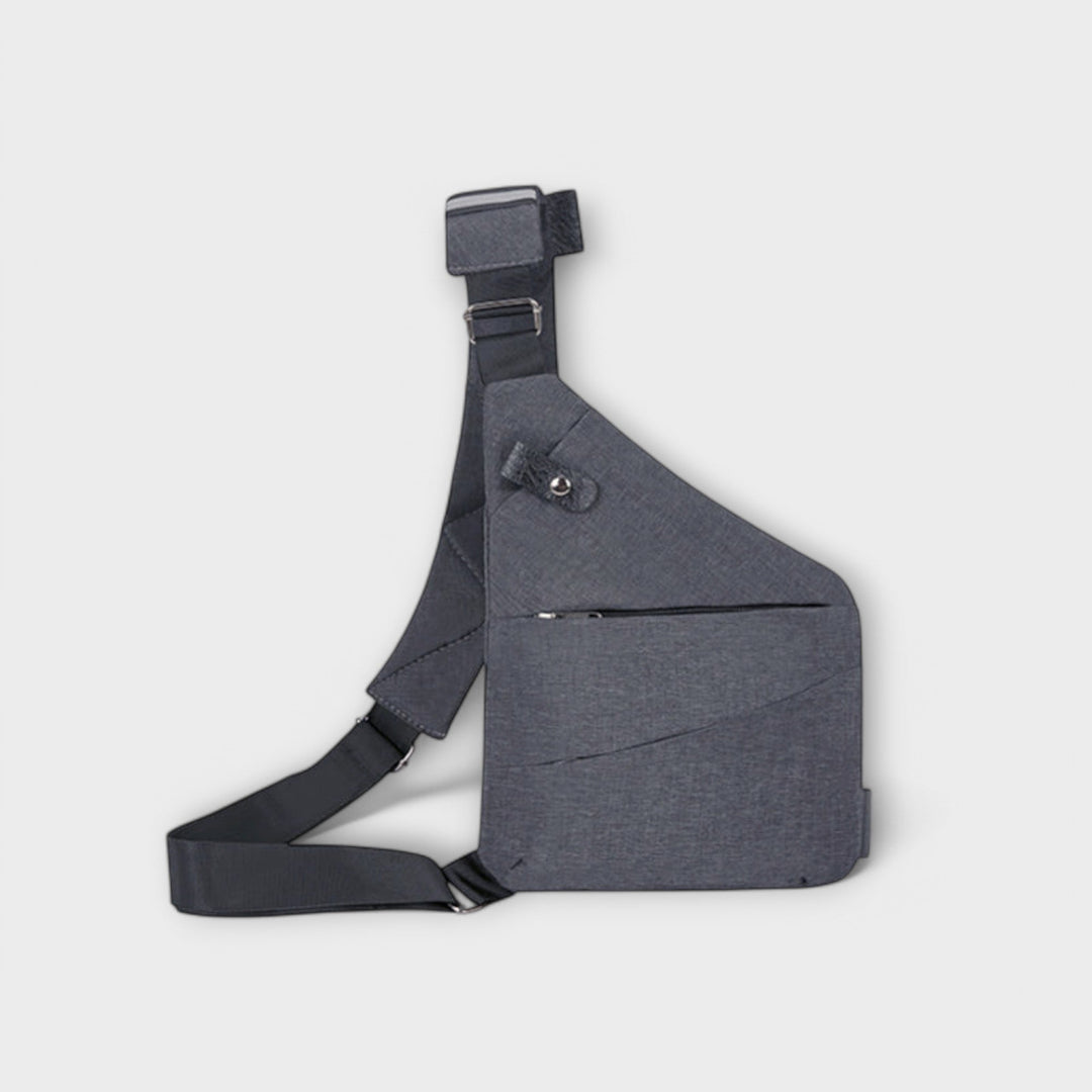 Frau trägt moderne Crossbody-Tasche, perfekt als stilvoller Alltagsbegleiter im urbanen Look.