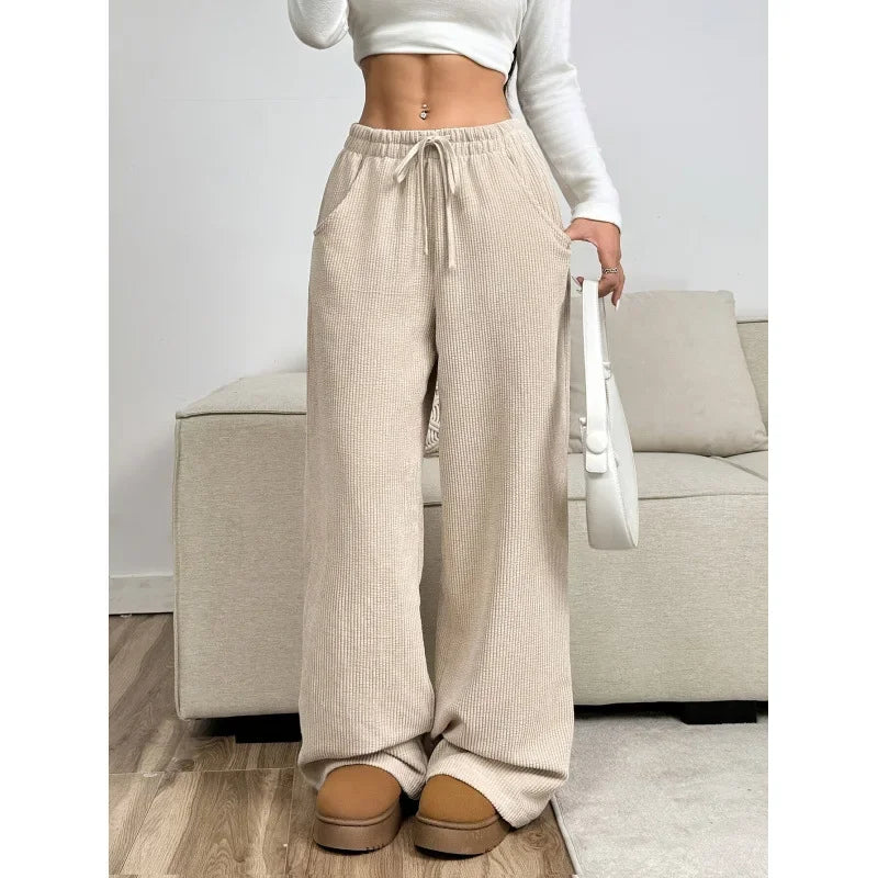 Moderne Damenhose: Hoch taillierte Freizeithose in entspannter Passform, ideal für Casual und Büro.