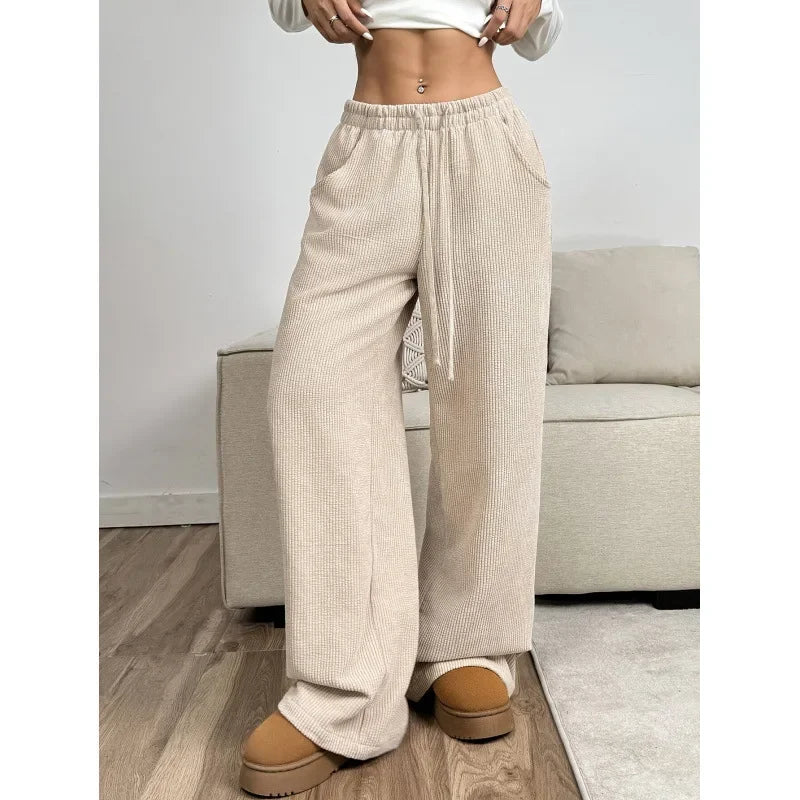 Trendige Damenhose mit hohem Bund und entspannter Passform für maximalen Komfort im Alltag.