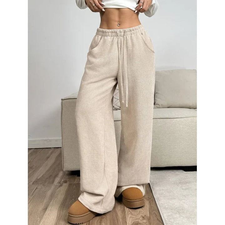 Trendige Damenhose mit hohem Bund und entspannter Passform für maximalen Komfort im Alltag.