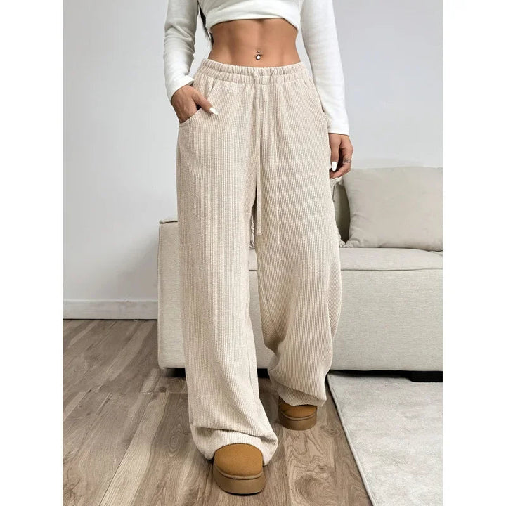 Vielseitige Damenhose: Hoch taillierte Hose mit entspannter Passform, bürotauglich und casual.