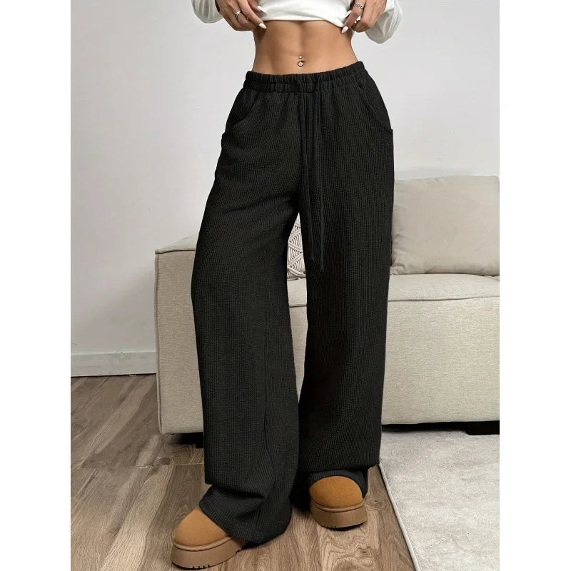 Elegante Damenhose: Hoch taillierte Freizeithose mit entspanntem Bein für Komfort und Stil.