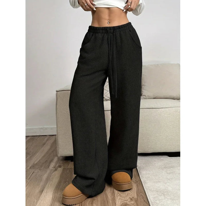Elegante Damenhose: Hoch taillierte Freizeithose mit entspanntem Bein für Komfort und Stil.