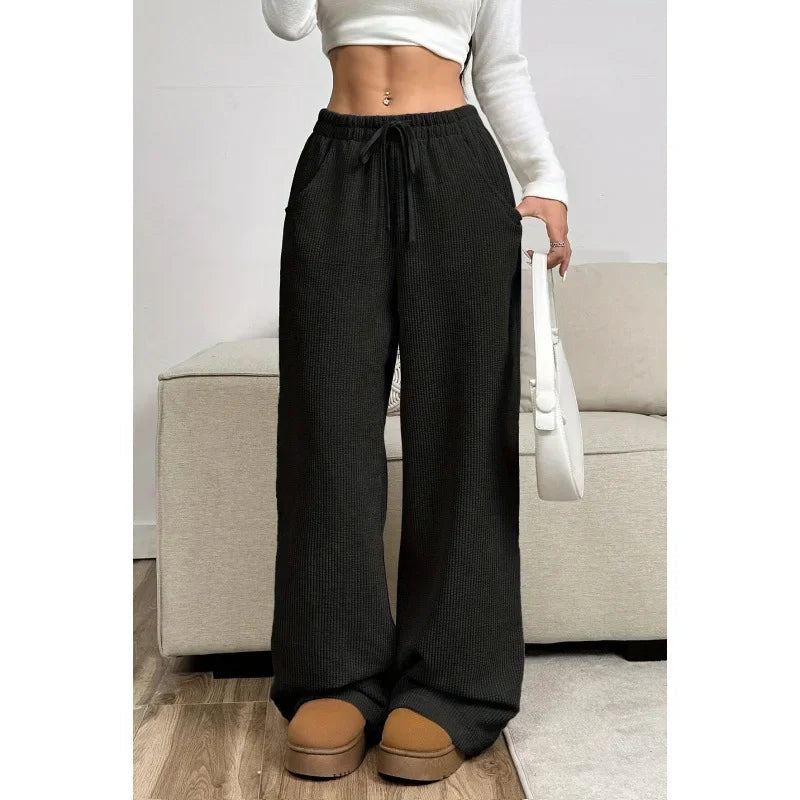 Bequeme Damenhose: Hoch taillierte Freizeithose mit entspannter Passform, perfekt für moderne Damenmode.