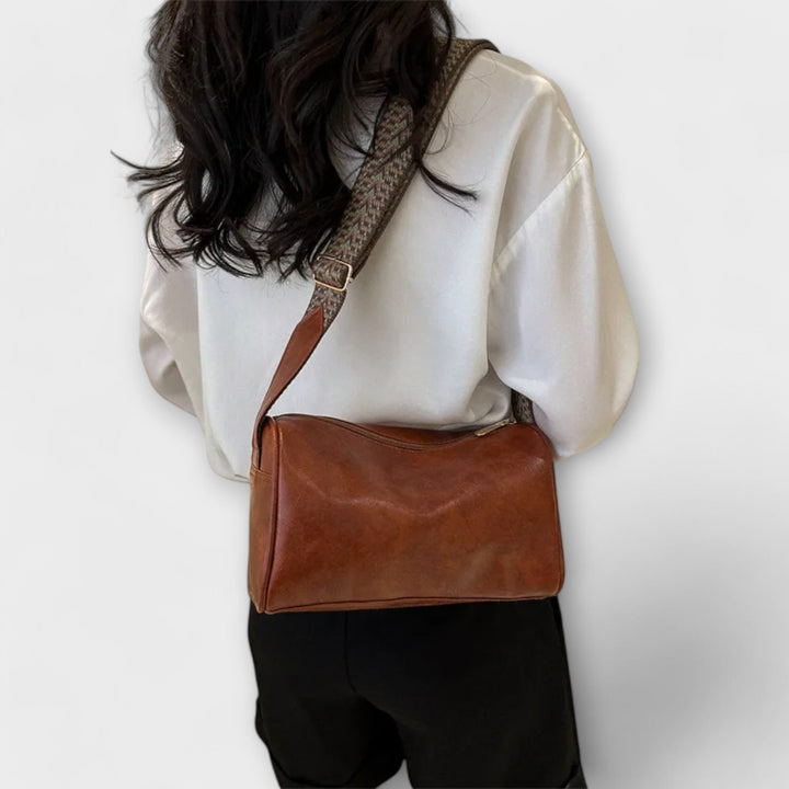 Stilvolle Umhängetasche für Damen, modernes Design für einen eleganten casual-look oder fürs Büro.