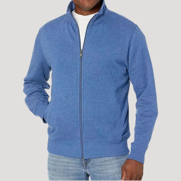 Nahaufnahme Kragen & Stoff der stilvollen Herren-Reißverschlussjacke, robust & bequem für Outdoor-Abenteuer.