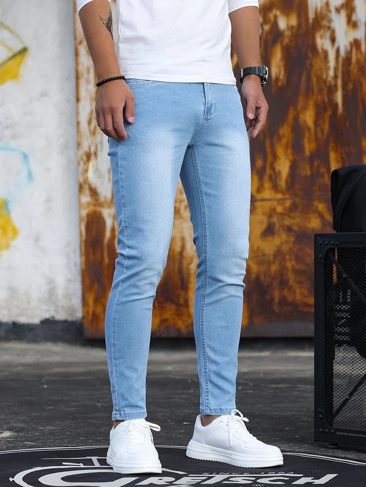 Moderne Herren Stretch Jeans Bertram in klassischem Schwarz. Perfekt für Freizeit & Alltag, bietet optimalen Komfort & Passform.