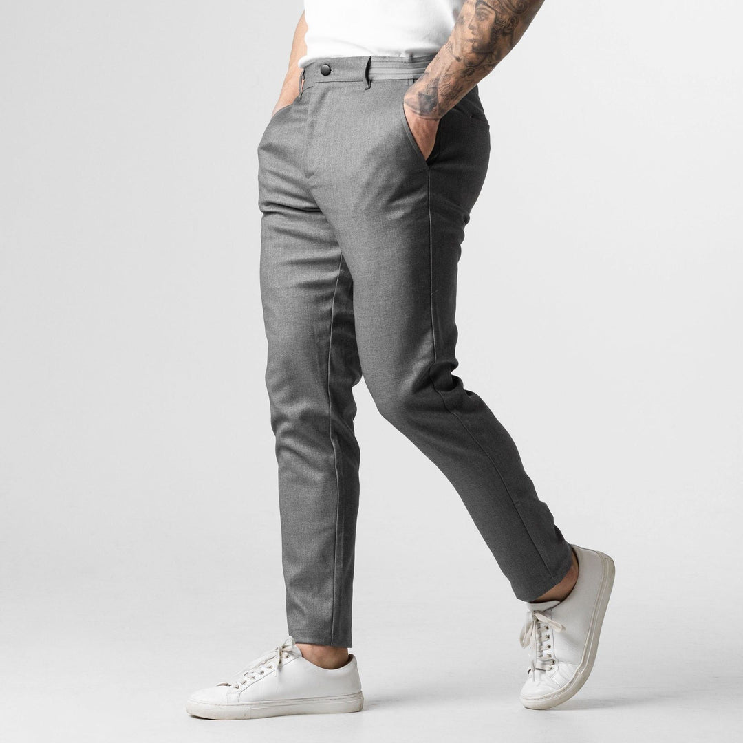 Elegante Tapered Fit Stretch-Chino für Herren in Navy Blau, ideal für Herbstmode.