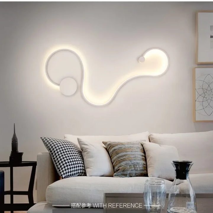 "Moderne Urban LED-Wandleuchte, schlankes schwarzes Design mit klaren Linien, energiesparende Beleuchtung für Wohnräume."