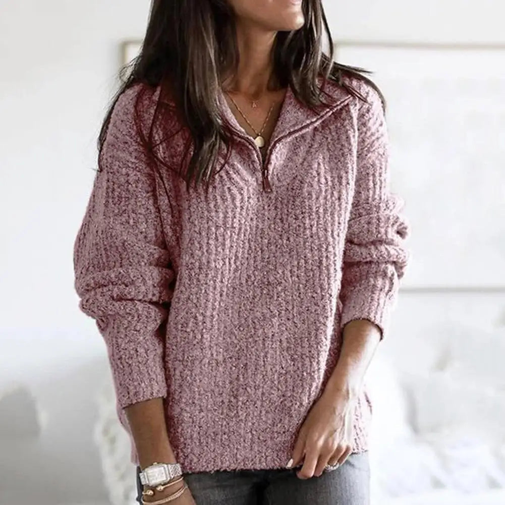 Damen Halb-Reißverschluss Pullover in Beige. Vielseitige Alltagskleidung, perfekt für einen stilvollen, modernen Look.