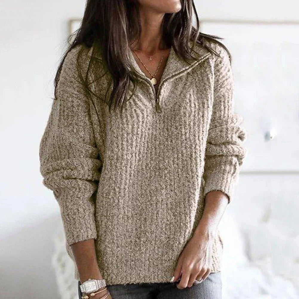 Eleganter Damen Pullover mit Reißverschluss. Langarm, gemütlich und stilvoll, ideal für Freizeit und Büro.