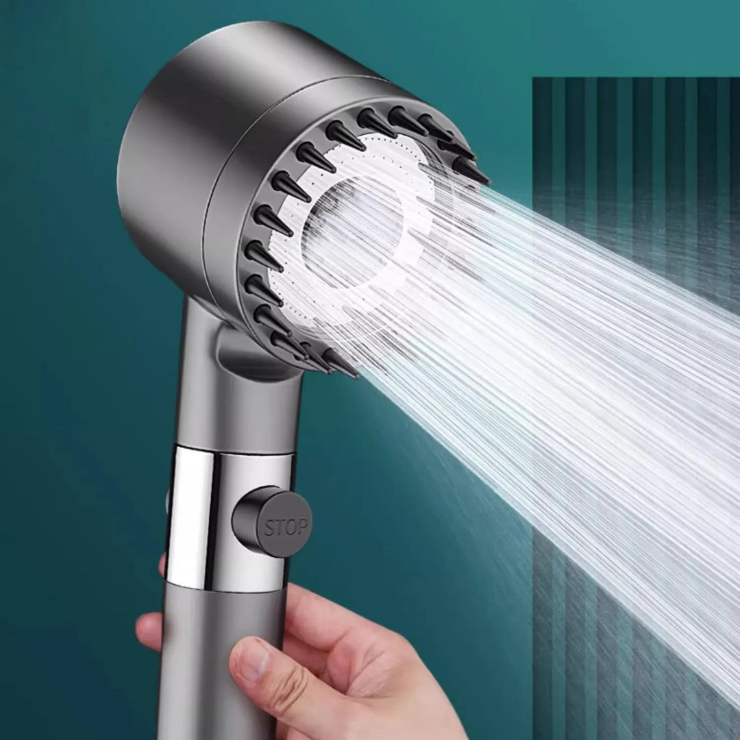 "Moderner Duschkopf mit Filter, Edelstahlakzente, leistungsstarker Wasserstrahl, optimal für Spa-Duschgenuss zuhause."