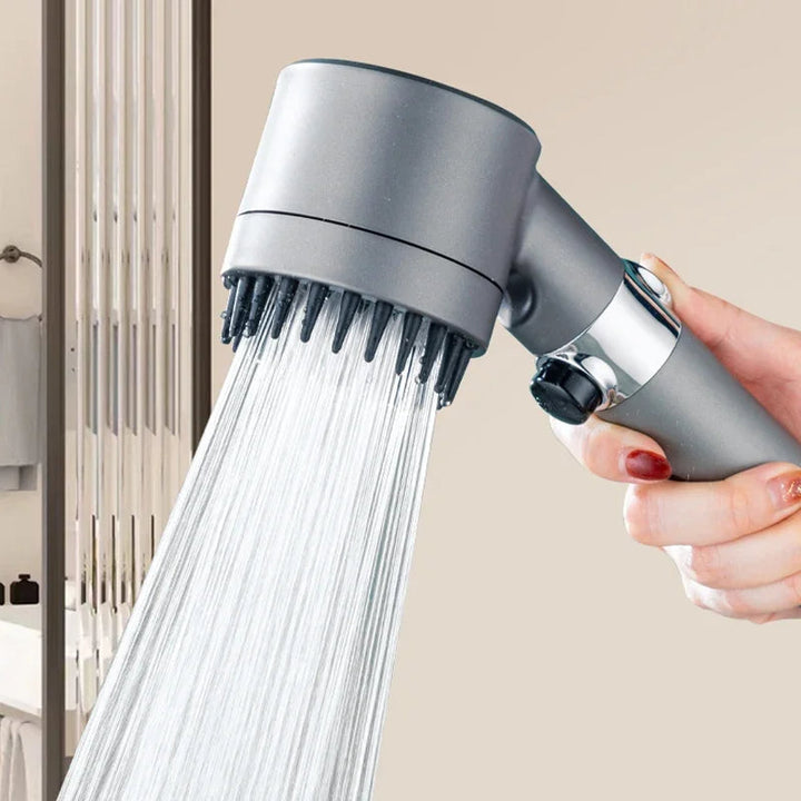 "Moderner Duschkopf mit Filter, Edelstahlakzente, leistungsstarker Wasserstrahl, optimal für Spa-Duschgenuss zuhause."