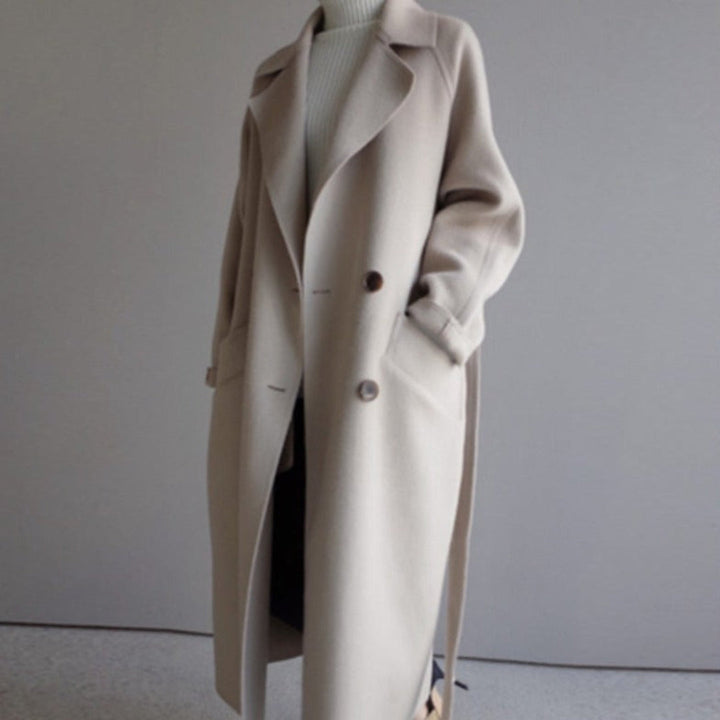 Moderner Oversized Damen Langmantel in Beige für Herbst & Winter. Schick, bequem & vielseitig.