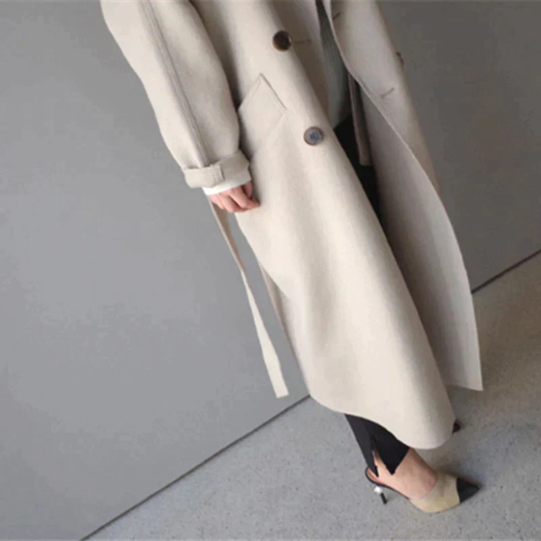 Stylischer Oversized Damen Herbst-/Wintermantel. Passt perfekt zu schicker Damenmode im Alltag.