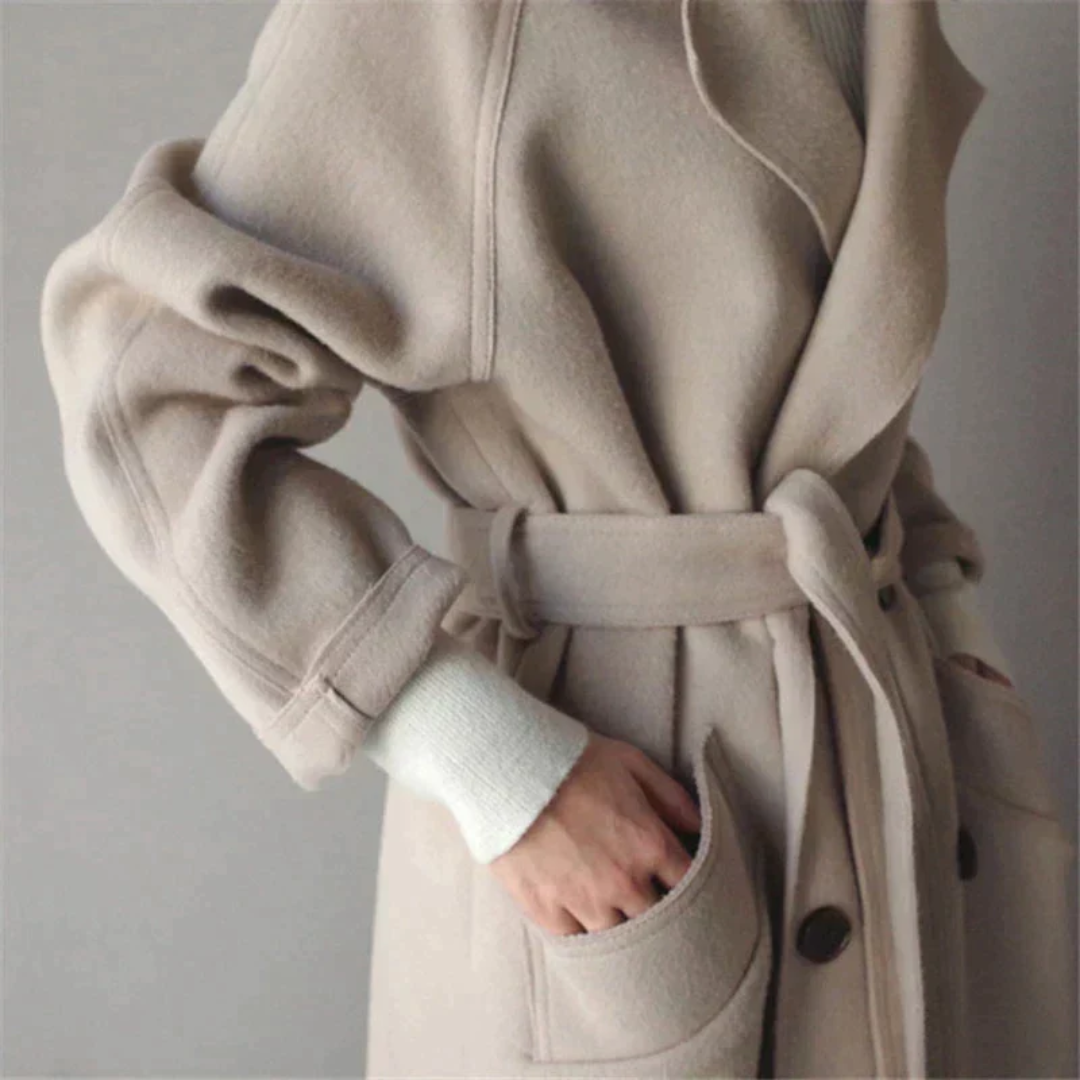 Komfortabler, locker sitzender Oversized Damen Langmantel. Eine moderne Ergänzung für jede Garderobe.