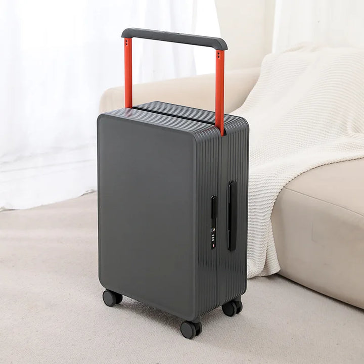 Eine Reihe moderner Hartschalen-Reisekoffer in verschiedenen Größen, bereit für den nächsten Urlaub.
