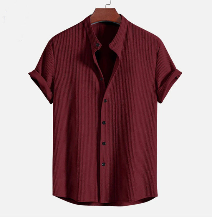 Vielseitiges Herren Kurzarmhemd, modern im Button-up-Stil. Ideal für Freizeitmode, Alltag & Sommerurlaub.
