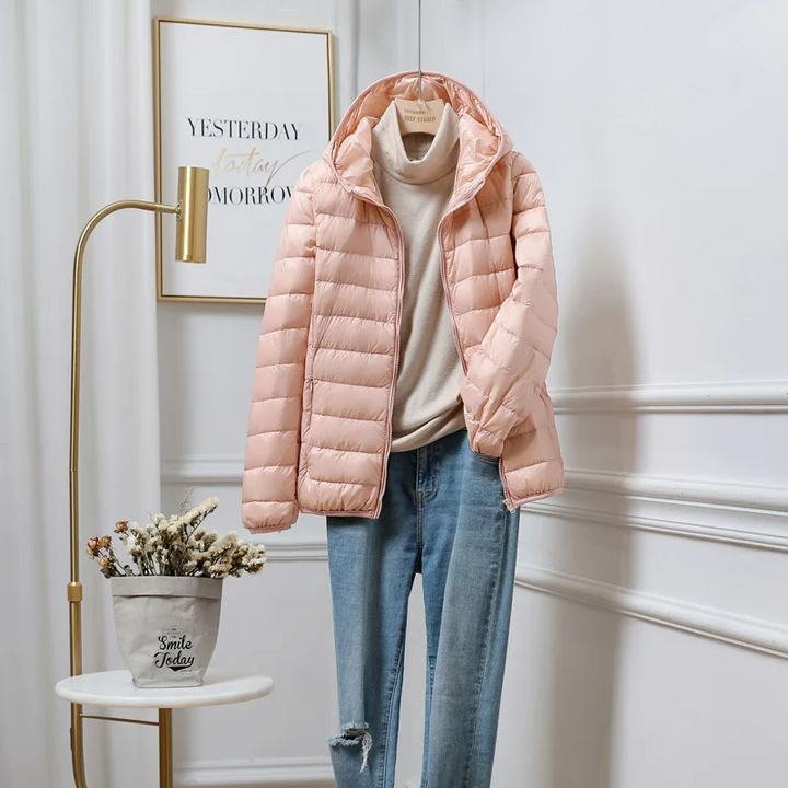Modische Damen Pufferjacke mit Kapuze, leicht & warm, ideal für Winter & Freizeit. Perfekte Outdoorjacke.