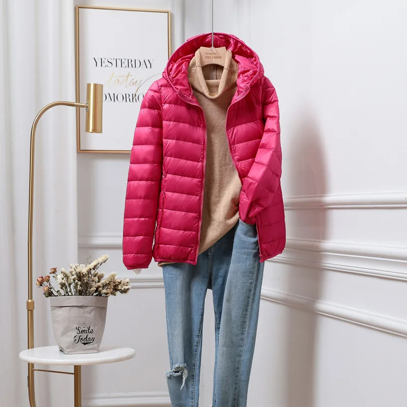 Damen Modejacke: Leichte Pufferjacke mit Kapuze für Stil & Komfort. Perfekt als Reisejacke.
