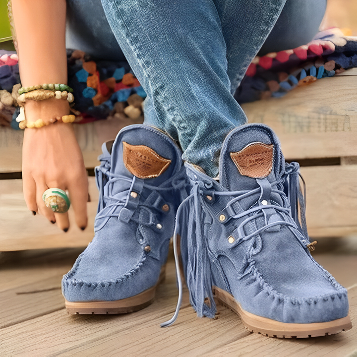 Bequeme und warme Damen Schnürstiefel mit Fransen für den Winter. Diese stylischen Winterschuhe sind rutschfest.