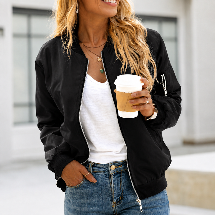 Elegante schwarze Damen Bomberjacke, perfekt als lässige Übergangsjacke für Damenmode und Streetstyle.