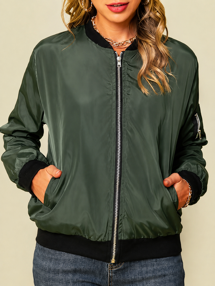 Dunkelgrüne Damen Bomberjacke, eine bequeme und modische Freizeitjacke für lässige Übergänge.