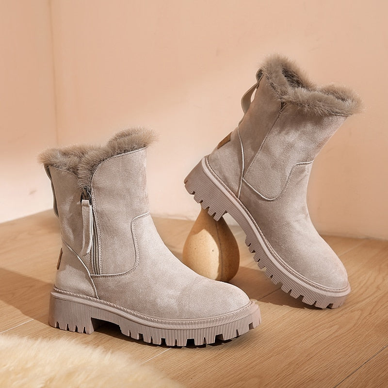 Trendige Damen Knöchel-Schneestiefel in Aprikose, warm & rutschfest. Modische Winterschuhe für bequeme Tage.