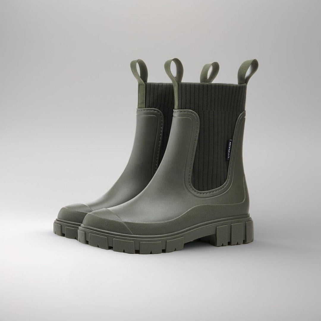Detailaufnahme der wasserdichten Oberfläche der Damen-Regenstiefel, schützt vor Regen und Nässe.