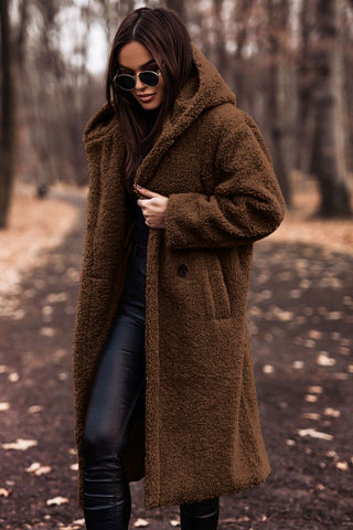 Lässiger Damen Kapuzenmantel aus weichem Teddy-Stoff. Trendige Wintermode für Freizeit & Alltag. Modisch & bequem.