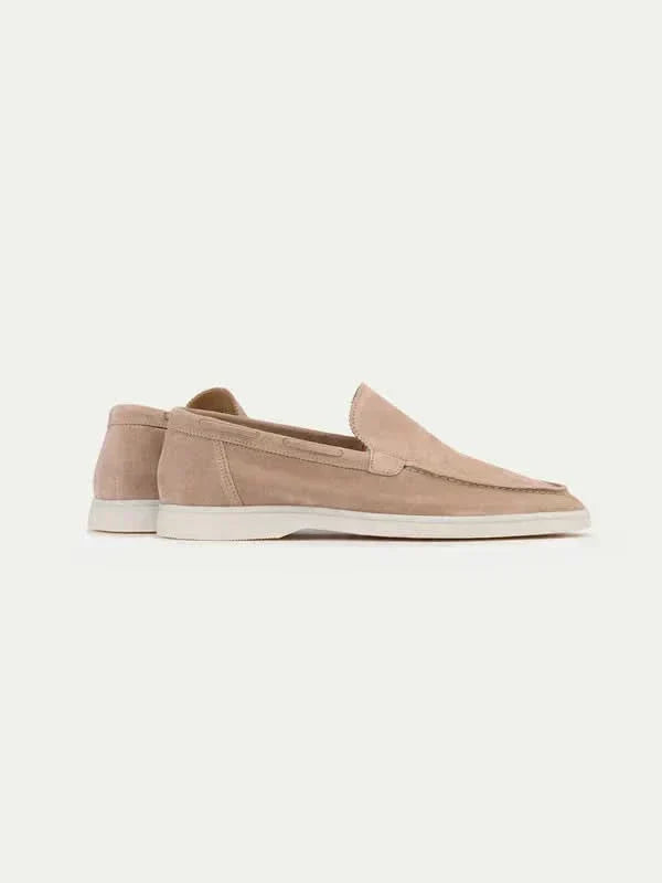 Beiger Herren Freizeitschuh in klassischem Loafer Design von oben fotografiert