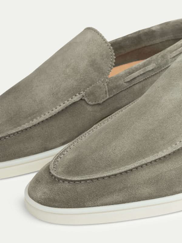 Olivgrüner Herren Loafer als eleganter Slip-On Freizeitschuh für den Sommer