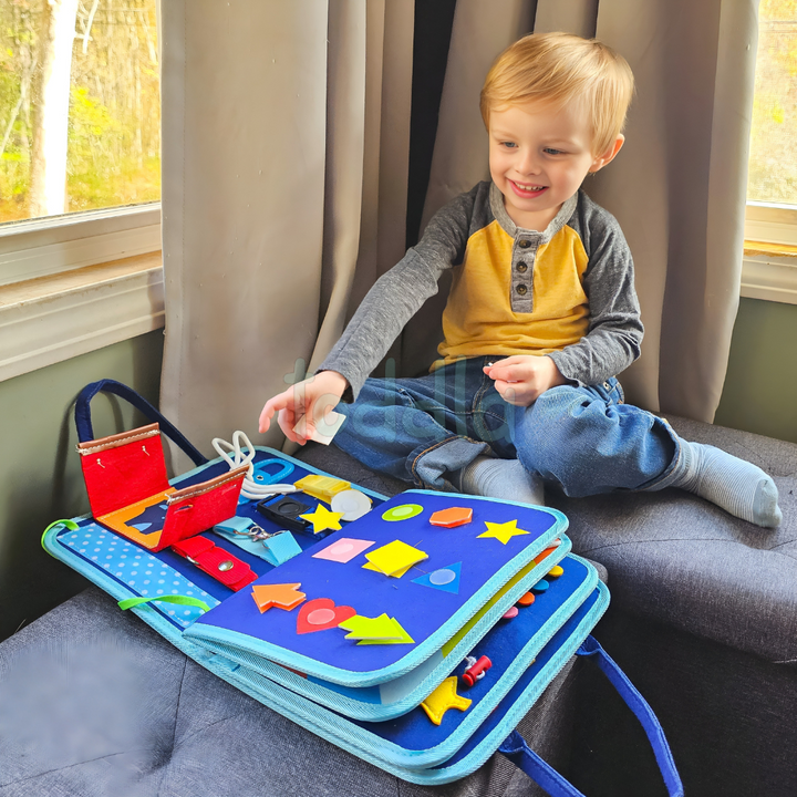 Detailansicht: Montessori Lernspielzeug mit Schnallen & Reißverschluss, ideal zur Feinmotorik-Förderung bei Kleinkindern.