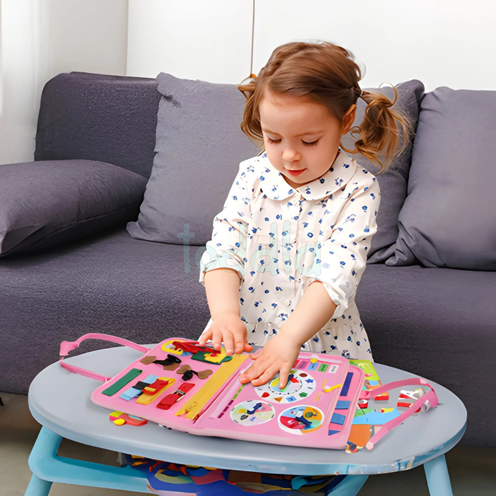Tragbares Montessori Beschäftigungsbrett für unterwegs: kompaktes Lernspielzeug für Kleinkinder auf Reisen & zuhause.