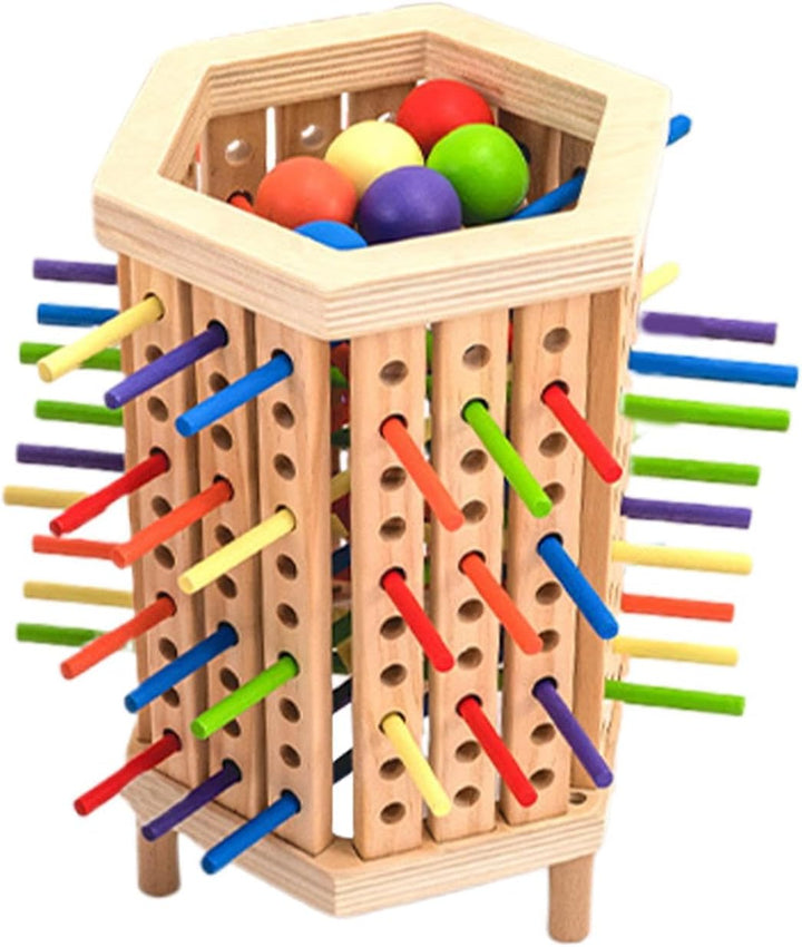Bunter Montessori Farblernturm aus Massivholz, mit verschiedenen Formen zur Förderung der Farberkennung und Feinmotorik.