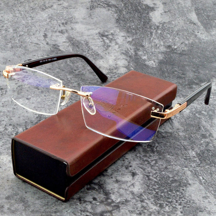 Stilvolle Lesebrille mit Blaulichtfilter und TR90-Titanrahmen, modern und komfortabel.