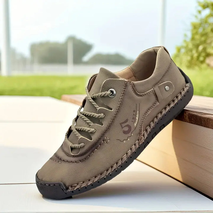 Stylische Nadine Freizeitschuhe für Damen, flach und leger, bieten maximalen Komfort für den ganzen Tag.