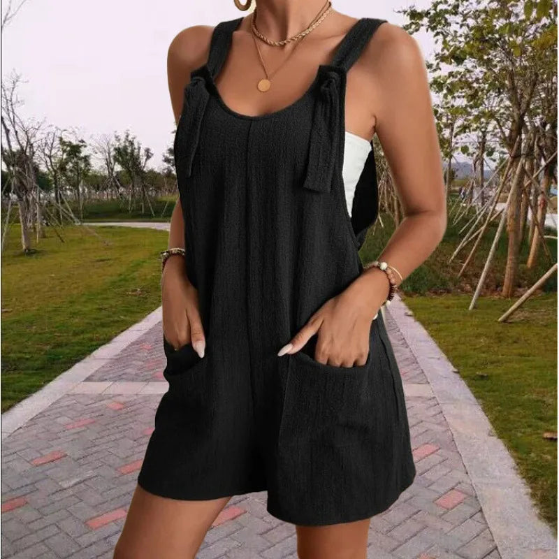Praktischer Damen Sommer-Jumpsuit mit seitlichen Taschen, bequemer Einteiler für lässige Looks.