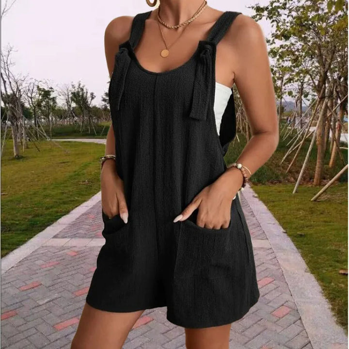 Praktischer Damen Sommer-Jumpsuit mit seitlichen Taschen, bequemer Einteiler für lässige Looks.