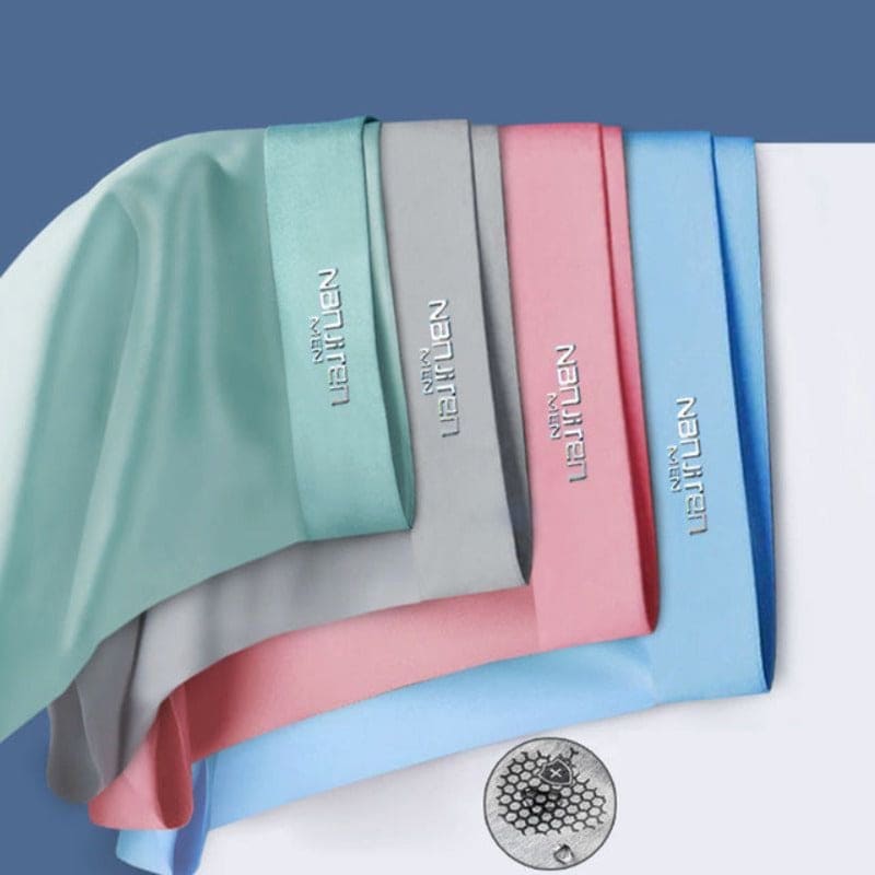 Viererpack bequemer Herren Boxershorts, gefaltet, ideal für Alltag und Sport.