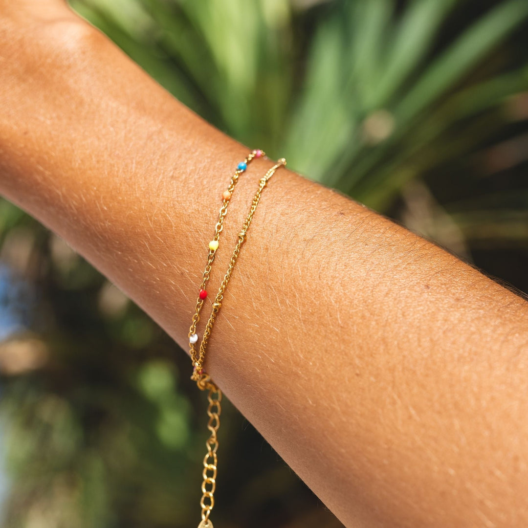Buntes Damen Armband in Gold mit farbigem Design, eleganter Modeschmuck