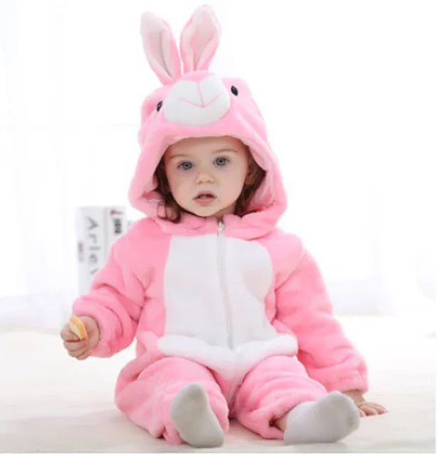 Warmer Panda-Strampler aus Plüsch für Babys, ideal für kalte Tage & als Geschenk.